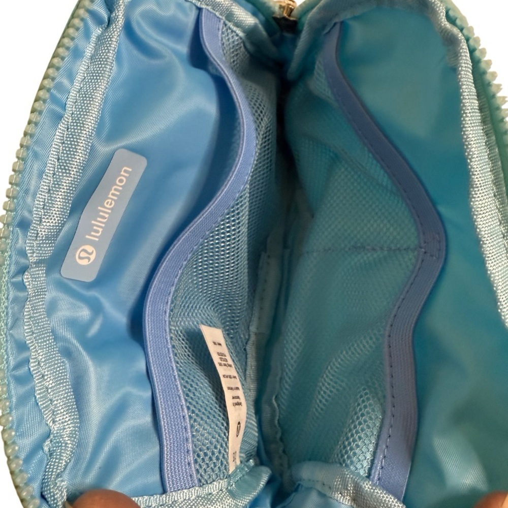 NWT Lululemon Everywhere Belt Bag – Bright Blue - Picture 4 of 7